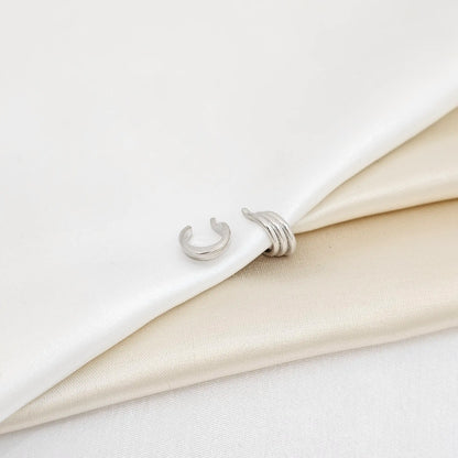 Earcuff Pequeño Tres Lineas Curvas Plateado Rf K6888