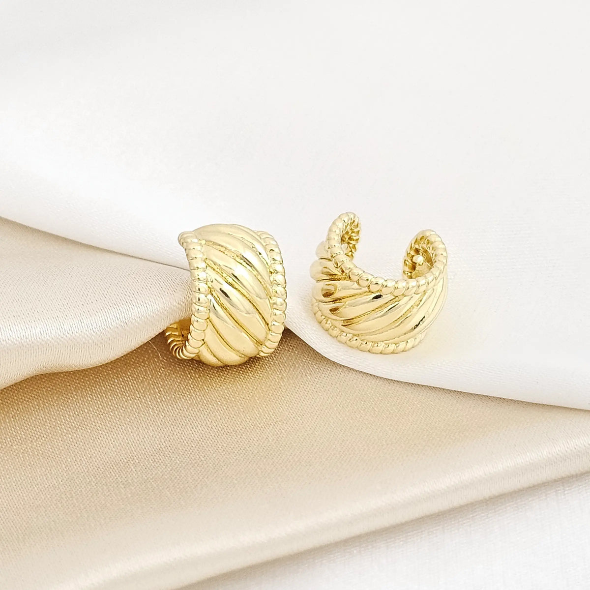 Earcuff Rayado Elegante Dorado Rf K4014