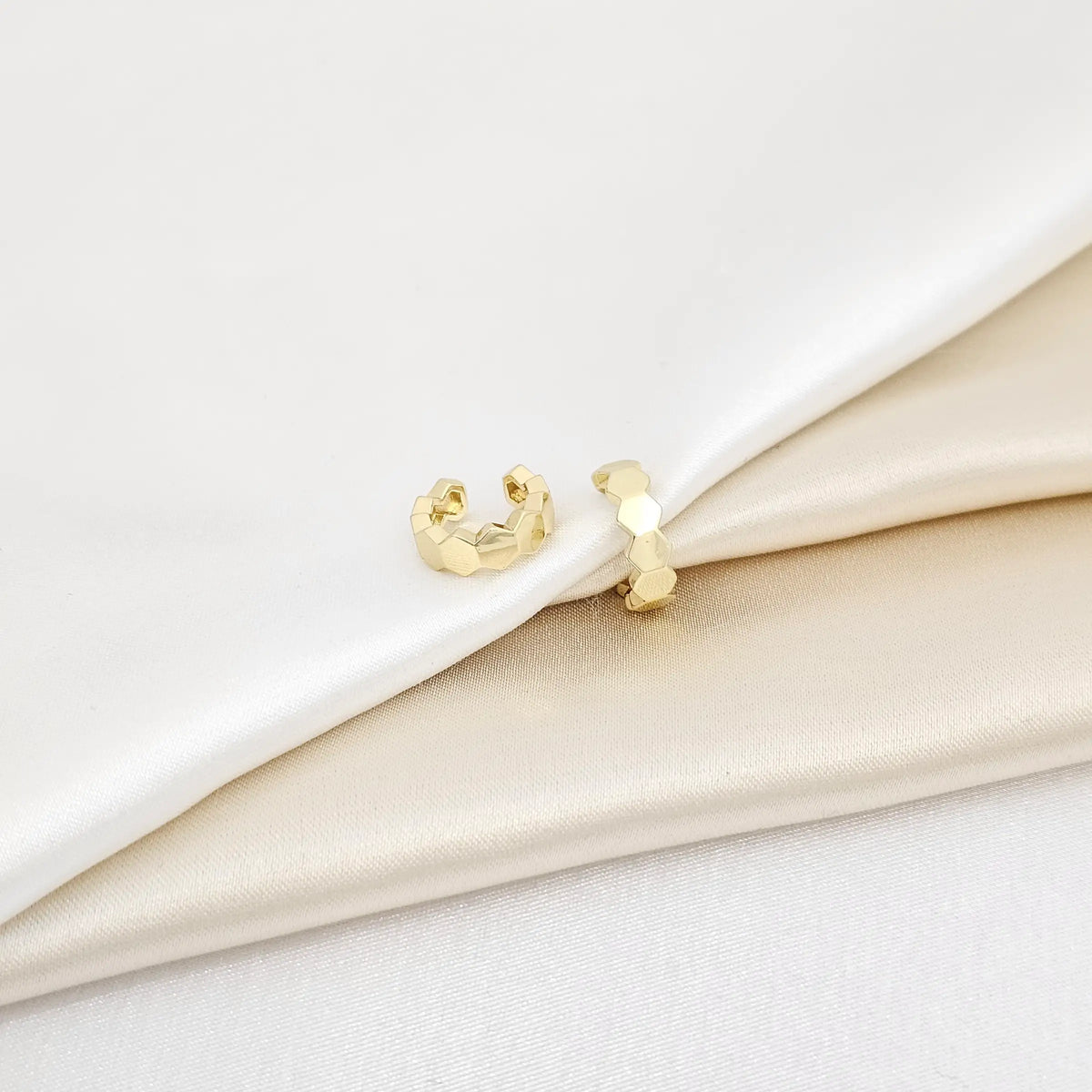 Earcuff Rombos Lisos Pequeños Dorado Rf K6896