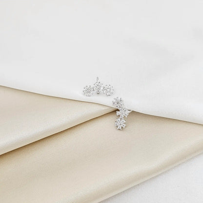 Earcuff Tres Flores Plateado Con Circones Rf K7209