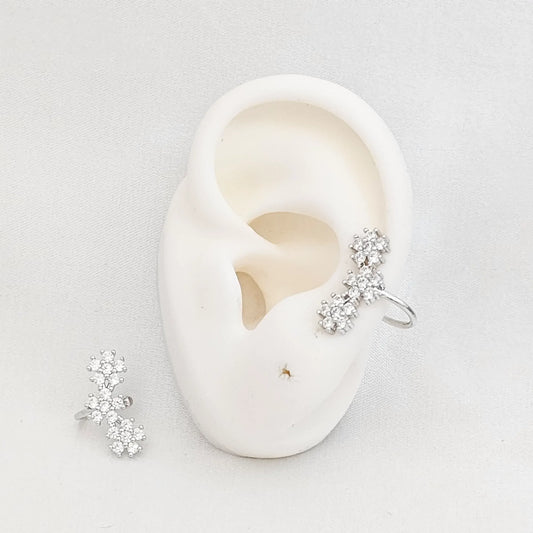 Earcuff Tres Flores Plateado Con Circones Rf K7209