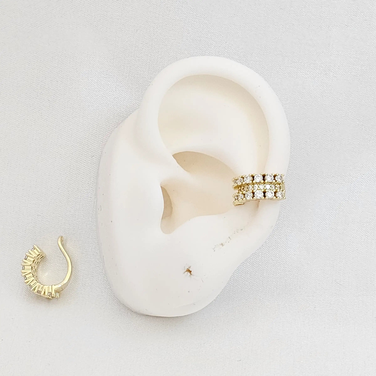 Earcuff Tres Lineas Circones Redondos Dorado Rf K7204