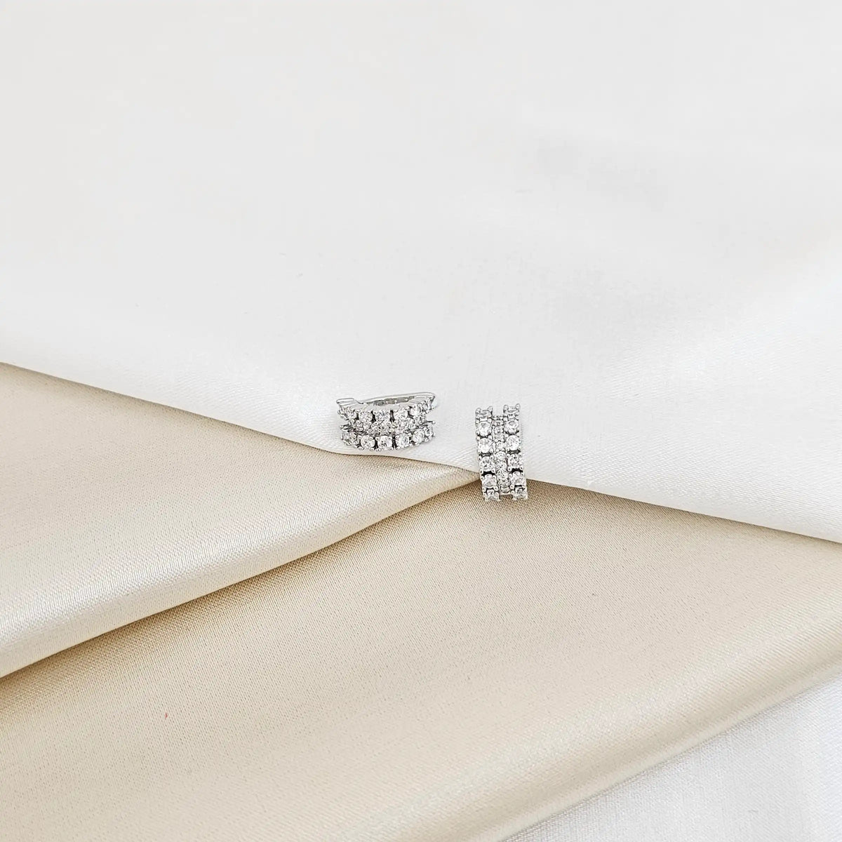 Earcuff Tres Lineas Circones Redondos Plateado Rf K7205