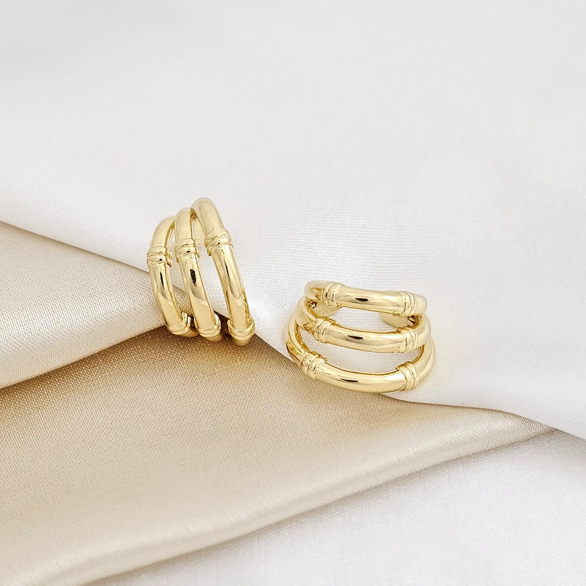 Earcuff Tres Lineas Dorado Rf K4009