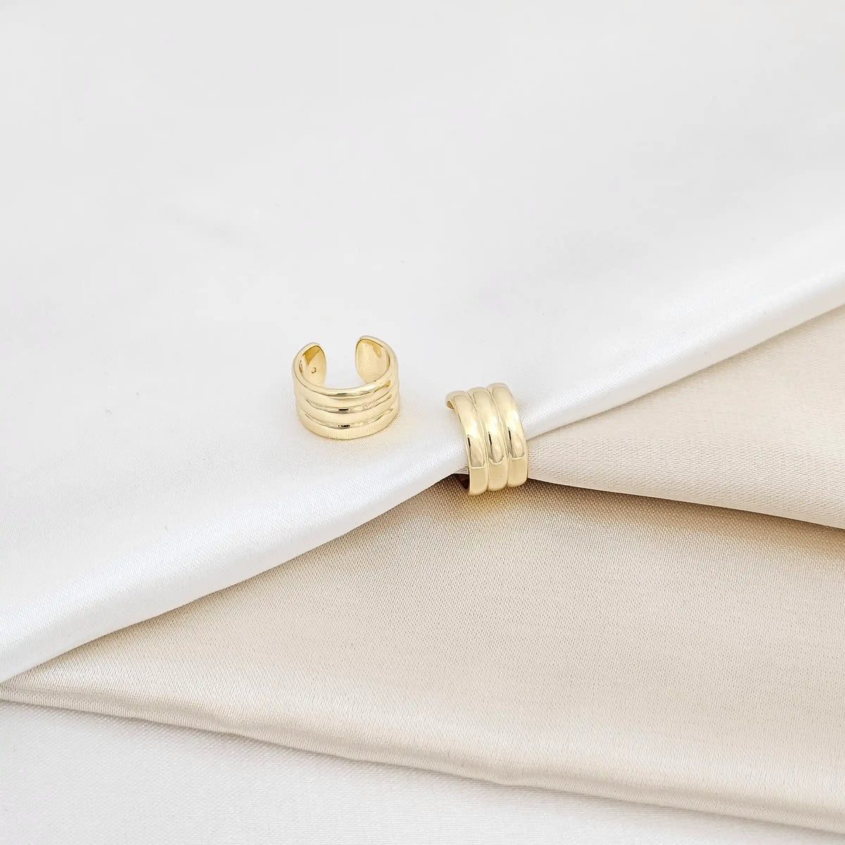 Earcuff Tres Lineas Lisas Dorado Rf K6345