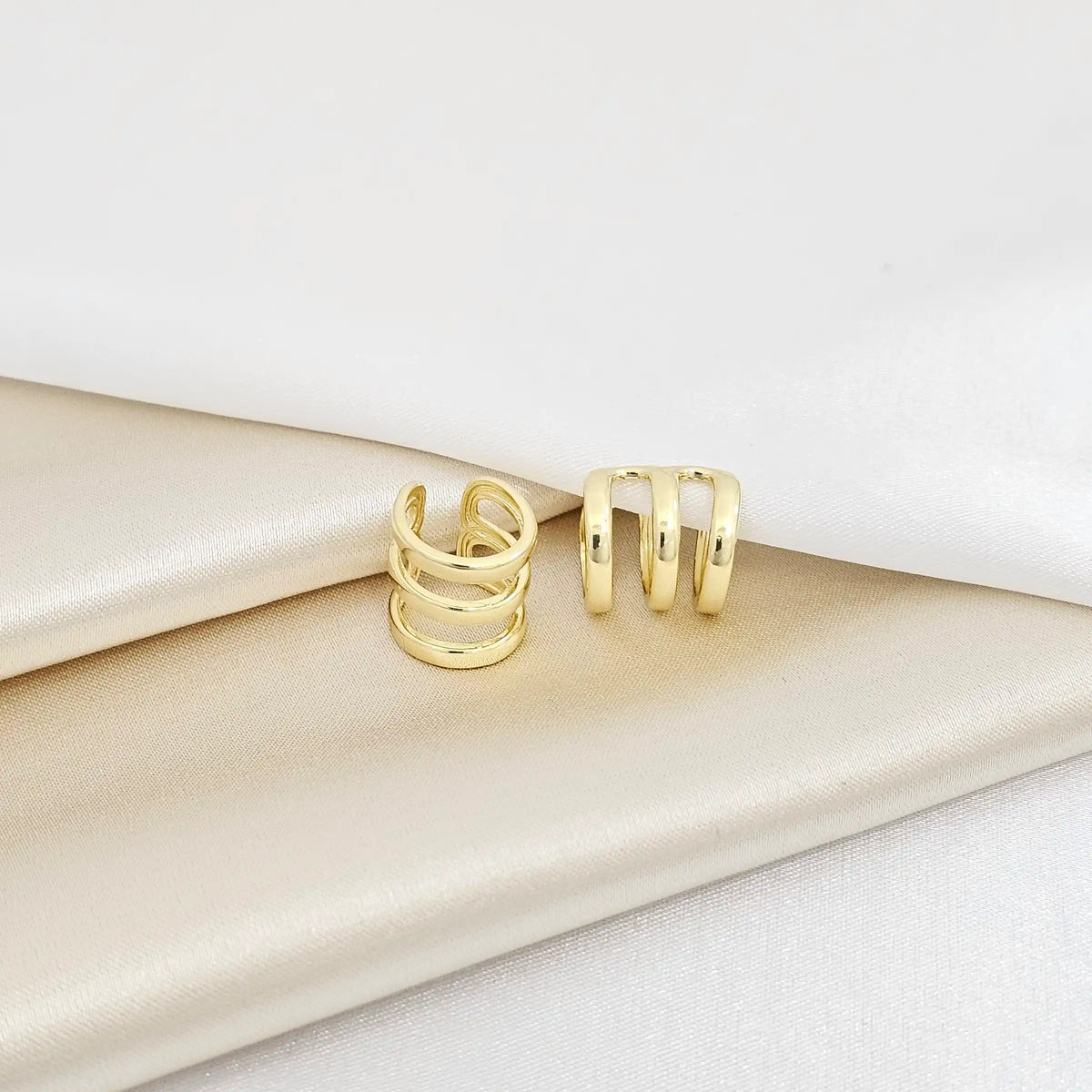Earcuff Tres Lineas Lisas Dorado Rf K7190