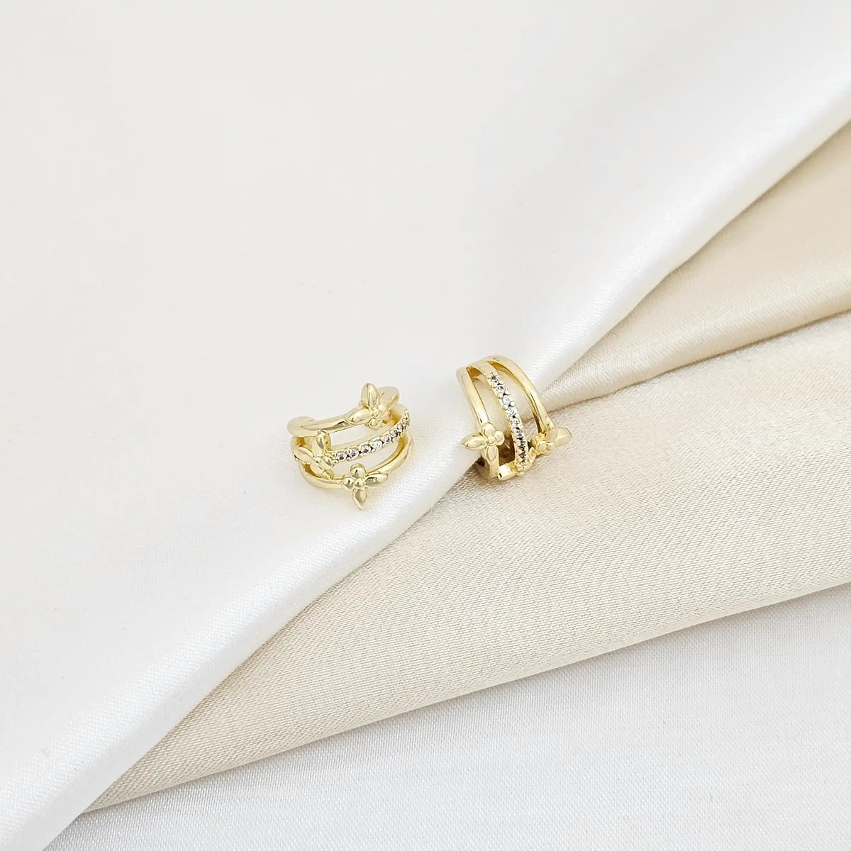 Earcuff Tres Lineas Mariposas Con Circones Dora Rf K6008