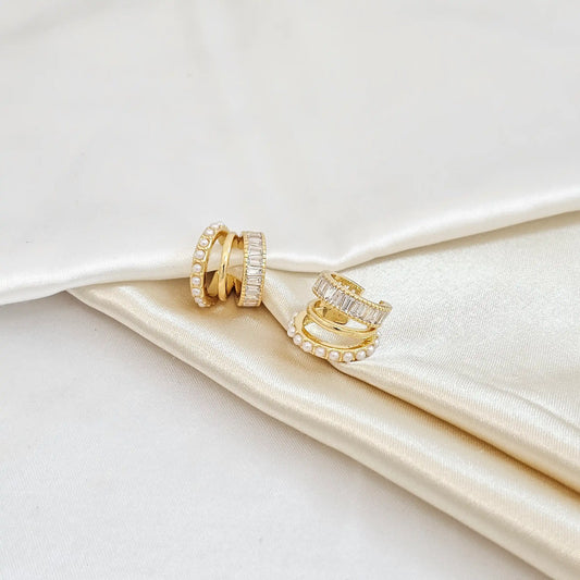 Earcuff Tres Lineas Perlas Pequeñas Y Circones Dorado Rf K4791