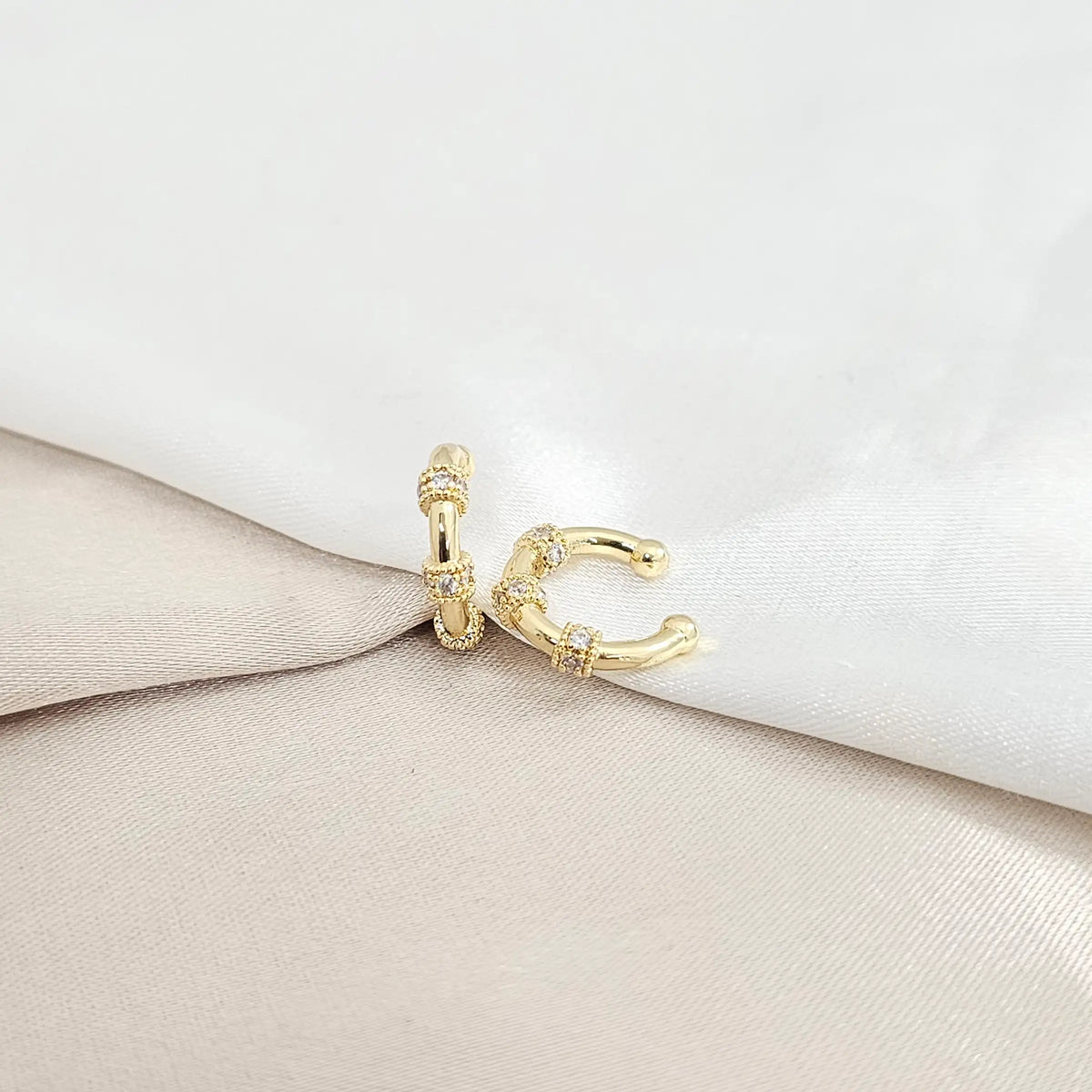 Earcuff Triple Circonias Cristal Dorado Rf K8161