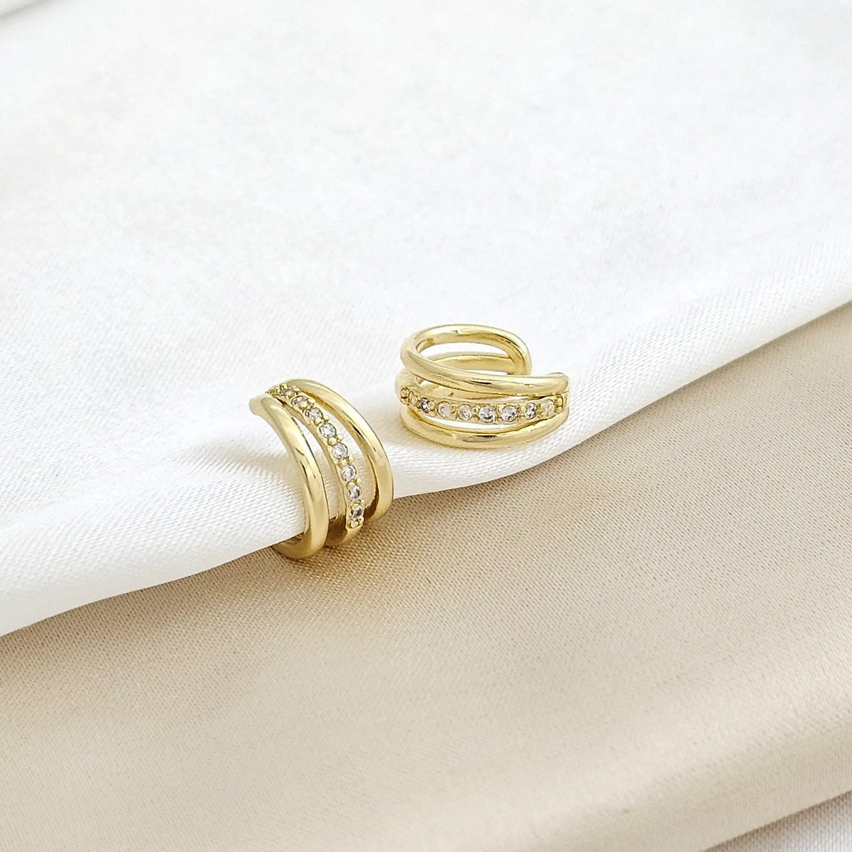 Earcuff Triple Lineas Lisas Dorado Rf K3399