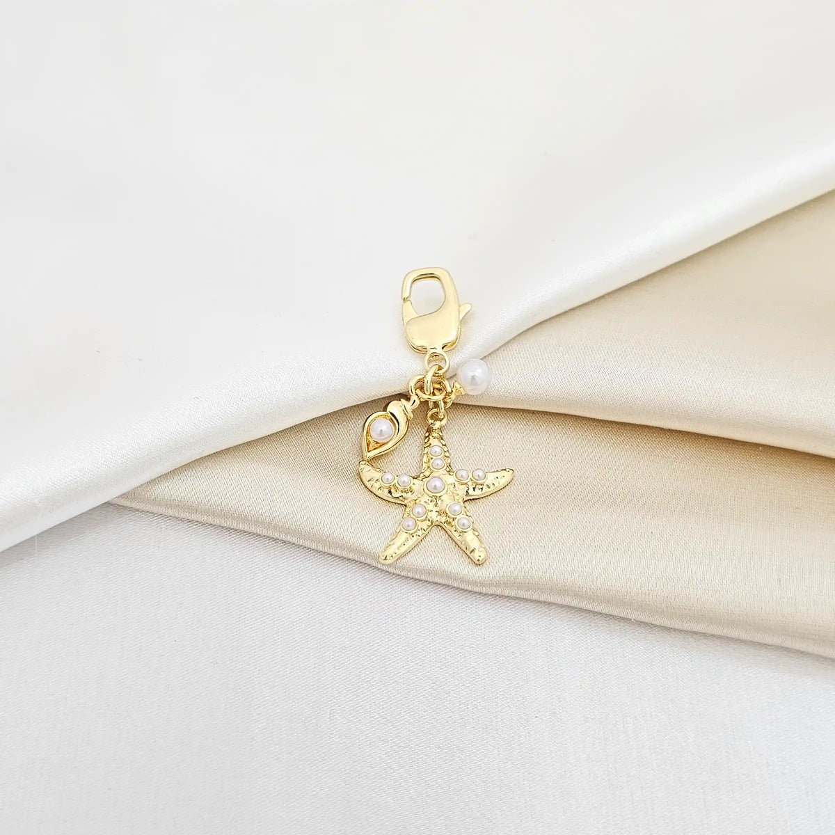 Llavero Estrella De Mar Y Mini Caracol Perlas Dorado Rf K6937