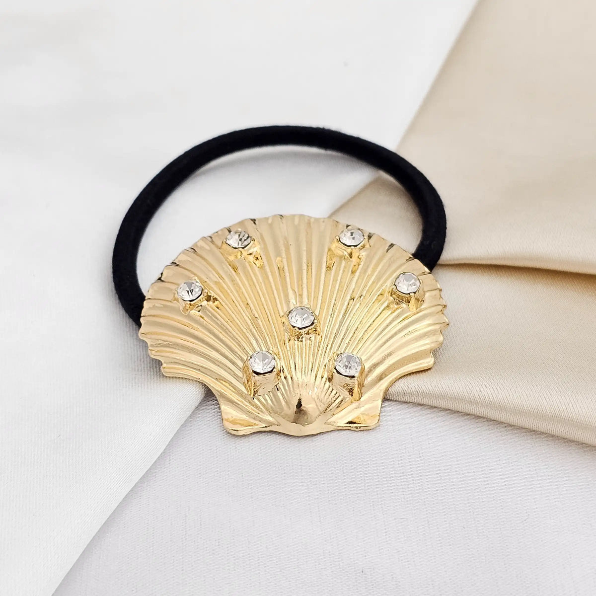 Pony Cuff Concha De Mar Con Circones Dorado Rf K4086