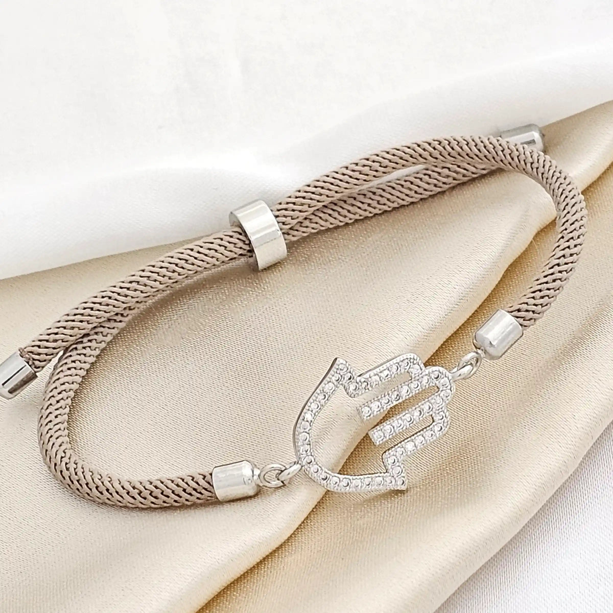 Pulsera Ajustable Chocolate Herraje Mano Circones Plateada Rf K3132