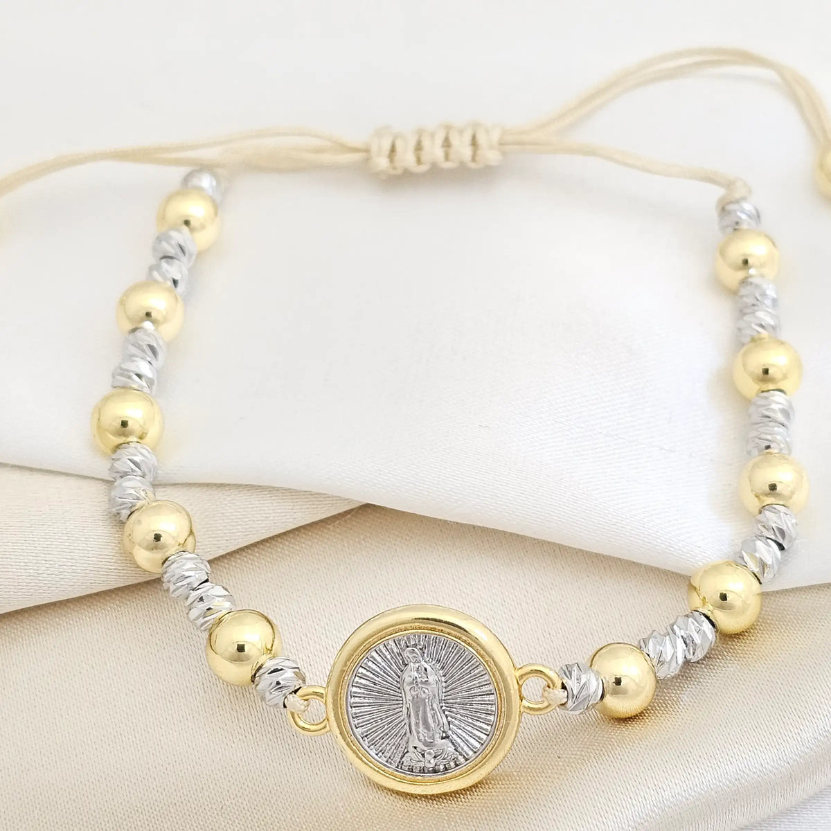 Pulsera Balines Dorado Y Plateado Dije Virgen Rf K7709