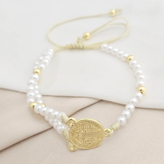 Pulsera Beige Perlas Y Balines Dije San Benito Dorado Rf K8073