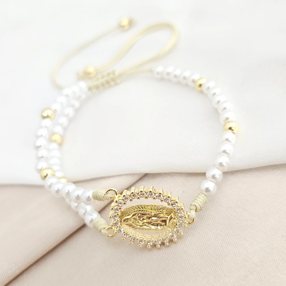 Pulsera Beige Perlas Y Balines Dije Virgen Circones Rf K8065