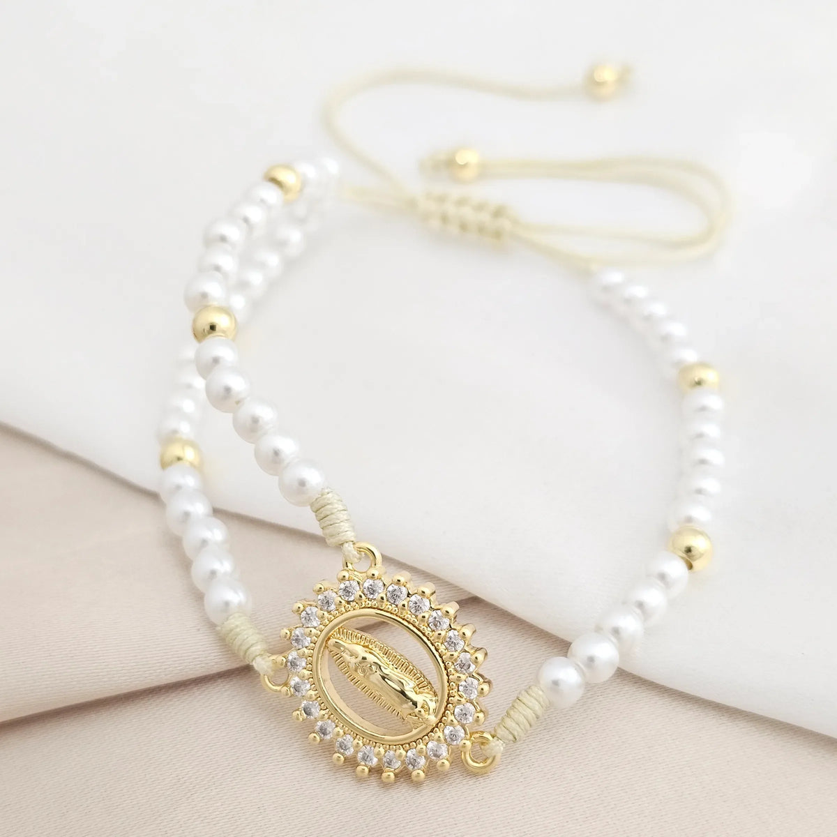 Pulsera Beige Perlas Y Balines Dije Virgen Guadalupe Rf K8068