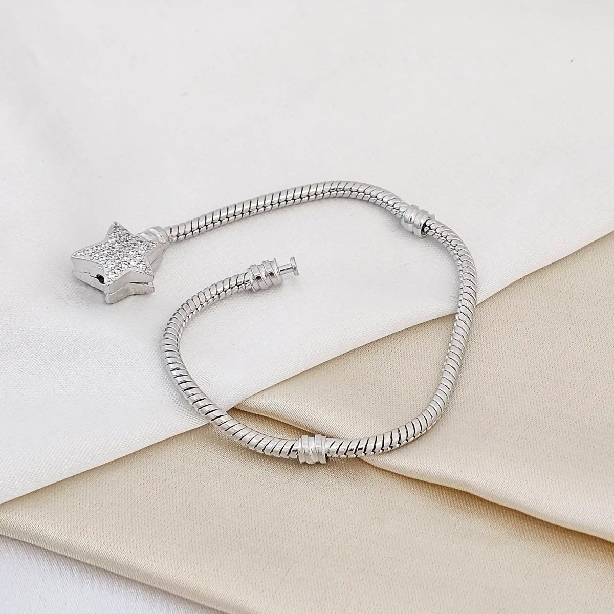 Pulsera Broche De Estrella Con Circones Plateado Rf K4218