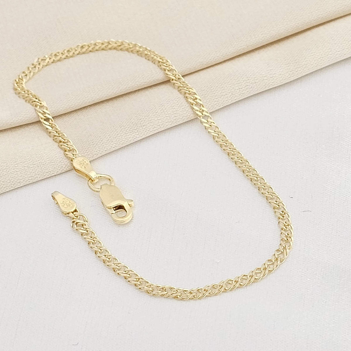 Pulsera Cubana Cruzada 2.4 Mm 19.5 Cms Lam 18K B/55207