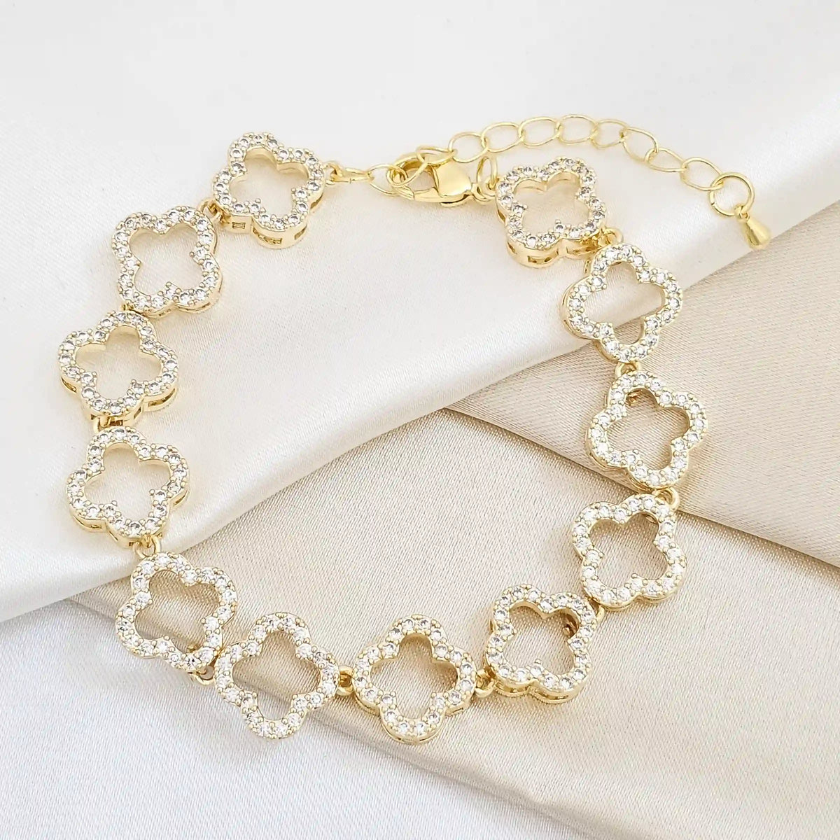 Pulsera Doce Trebol Con Circones Dorado Rf K6233