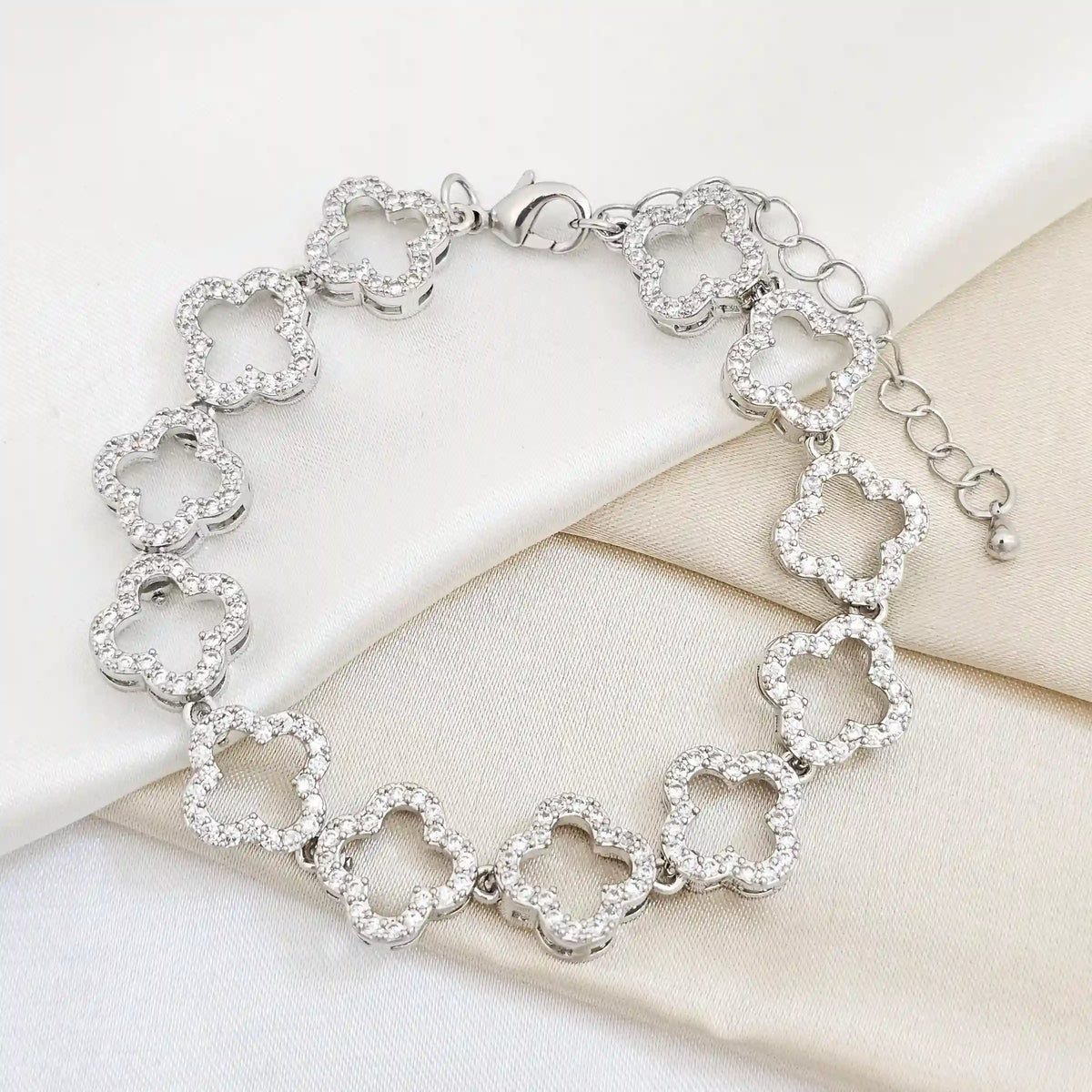 Pulsera Doce Trebol Con Circones Plateado Rf K6234