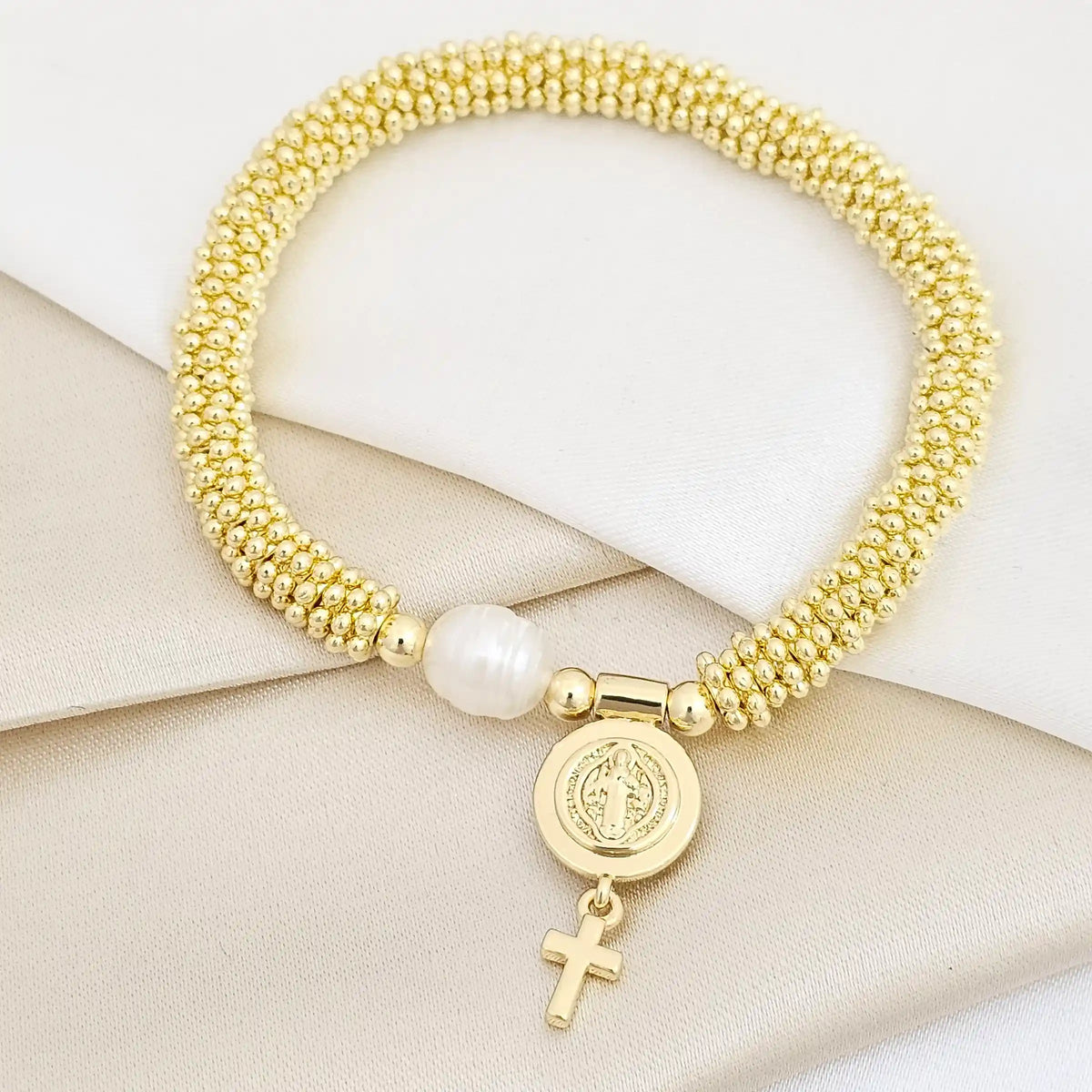 Pulsera Flexible Dorado Con Perla Y Dije San Benito Rf K7502