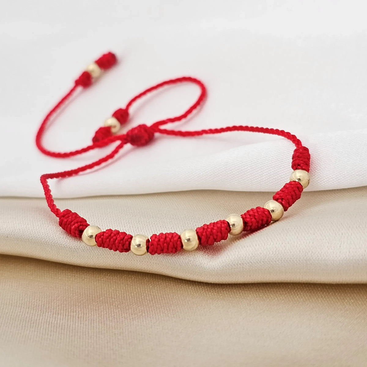 Pulsera Gold # 4 Con 7 Nudos Roja