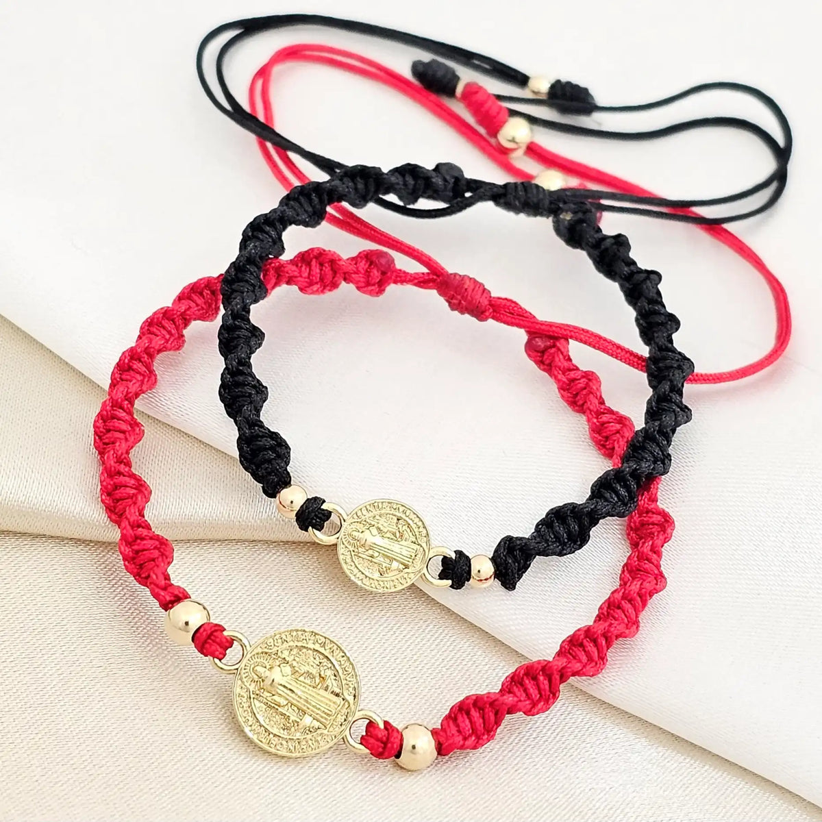 Pulsera Gold Duo Herraje San Benito Negra Y Roja