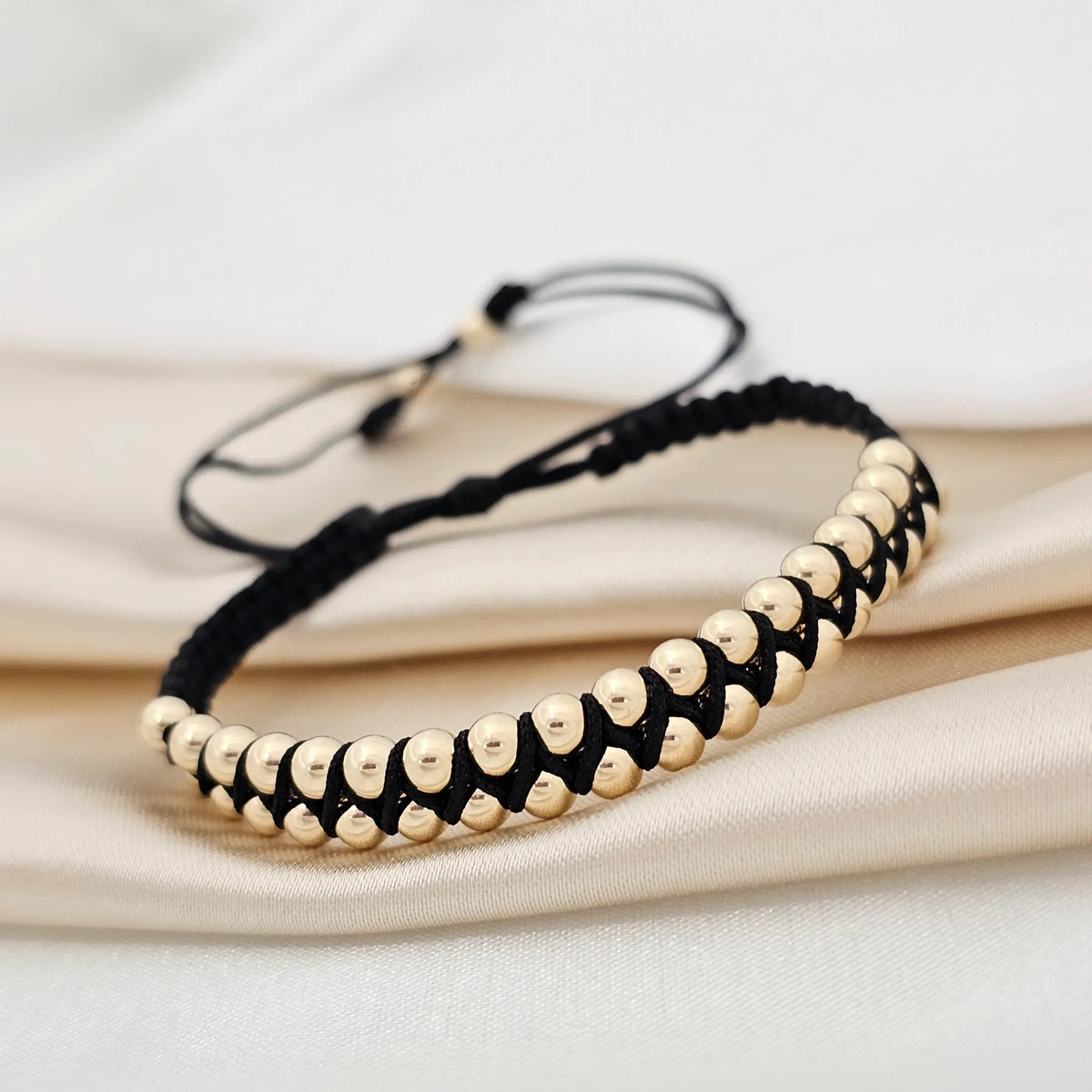 Pulsera Gold Macrame  # 4 Multibalin Negra