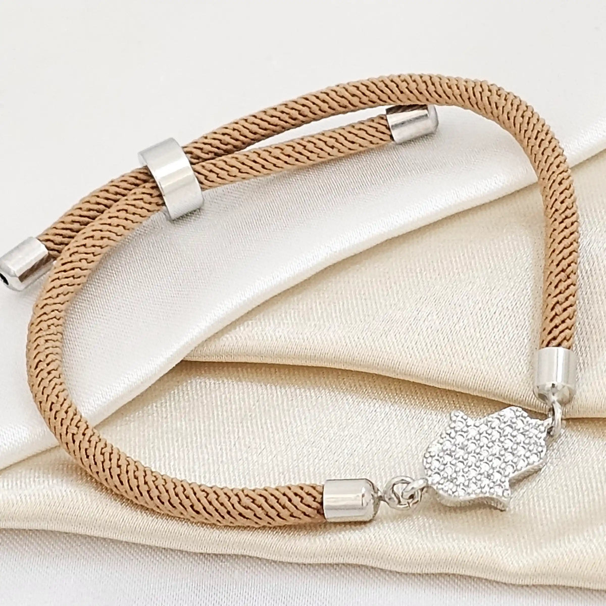 Pulsera Marron Ajustable C / Herraje Mano Fat Plate
