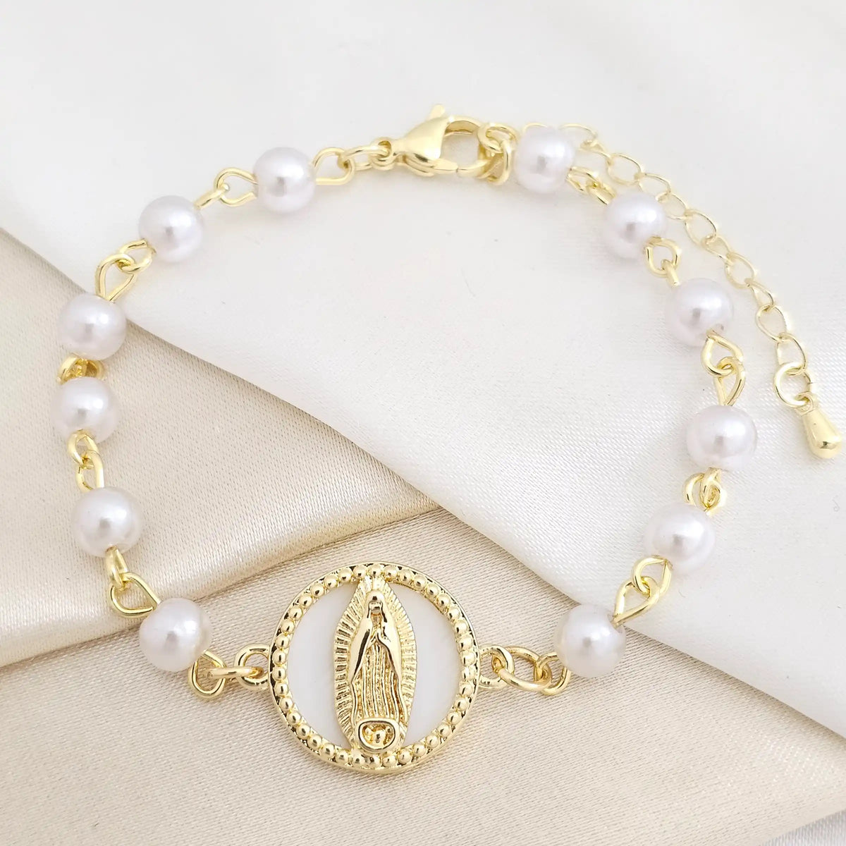 Pulsera Perlas N6 Dije Nacar Con Virgen Dorado Rf K7771