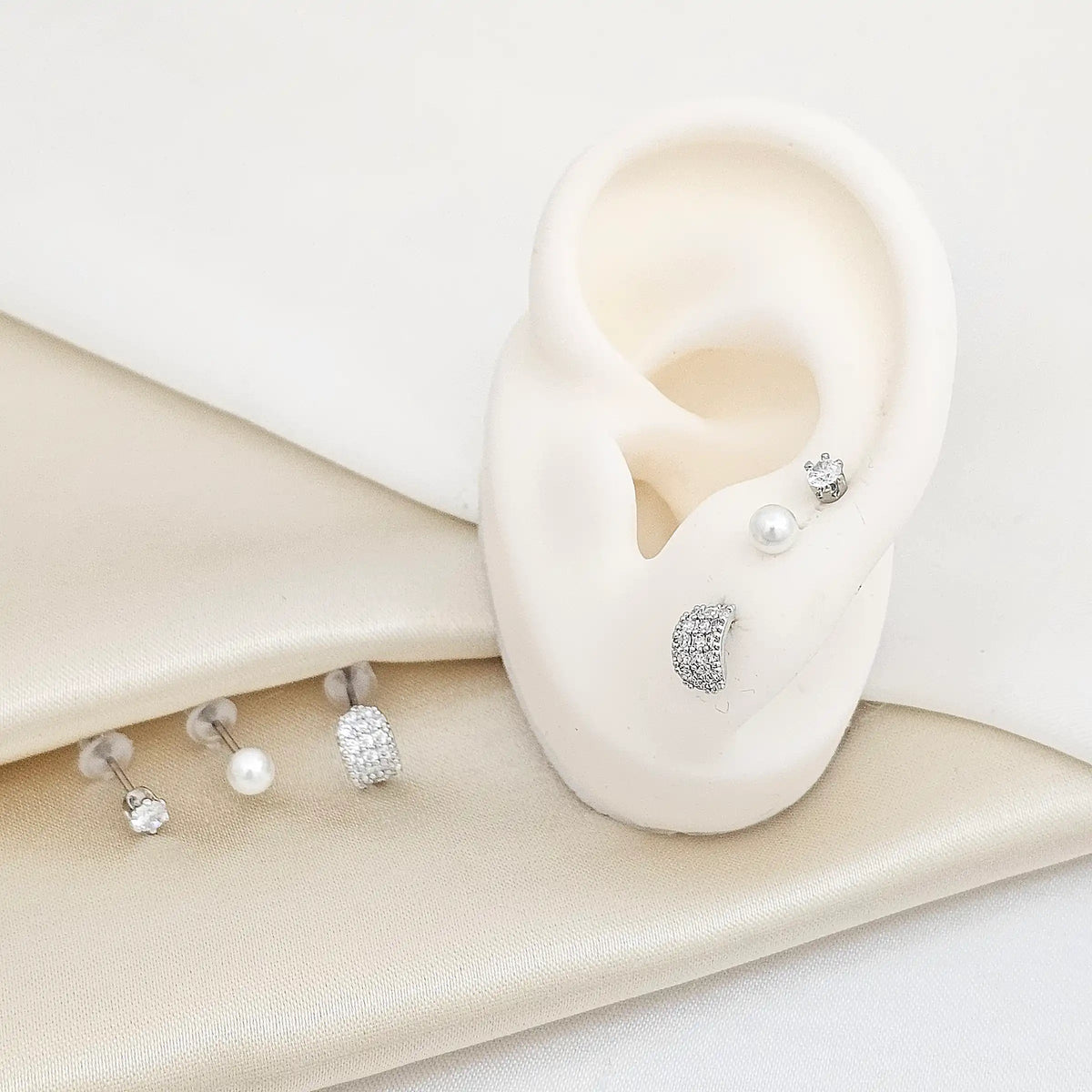 Set Tres Topos Perla 4Mm Y Circon Plateado Rf K7322