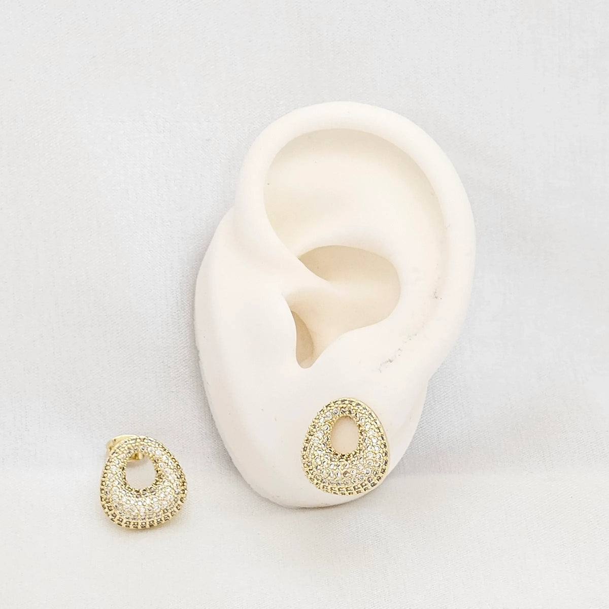 Topo Aro Elegante Dorado Con Circones Rf K7050