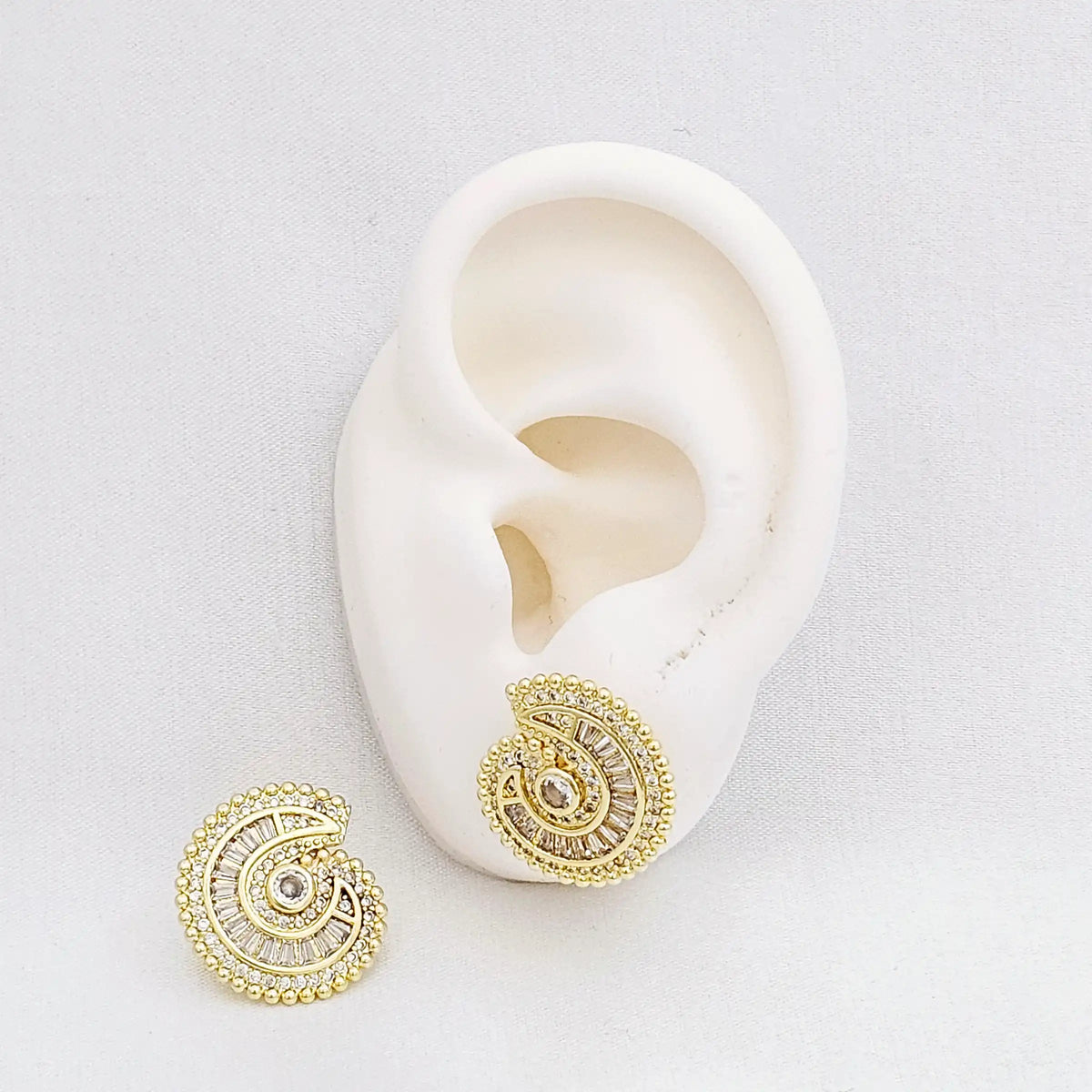 Topo Caracol Pequeño Dorado Circon Redondo Rf K7359