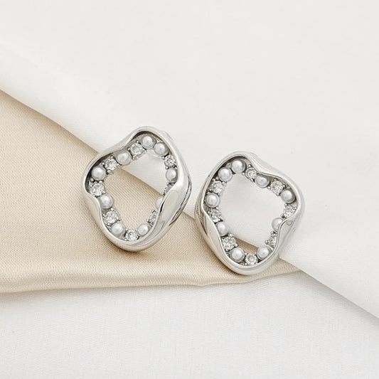 Topo Elegante Con Perlas Y Circones Plateado Rf K3663