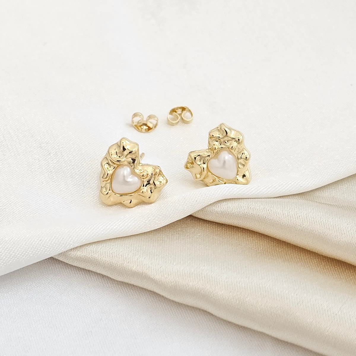Topo Corazon Corrugado Con Perla Dorado Rf K5121