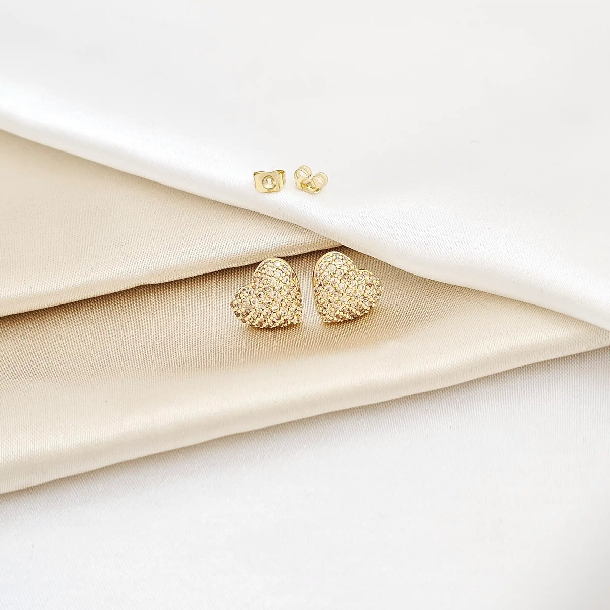 Topo Corazon Pequeño Dorado Con Circones Rf K5634