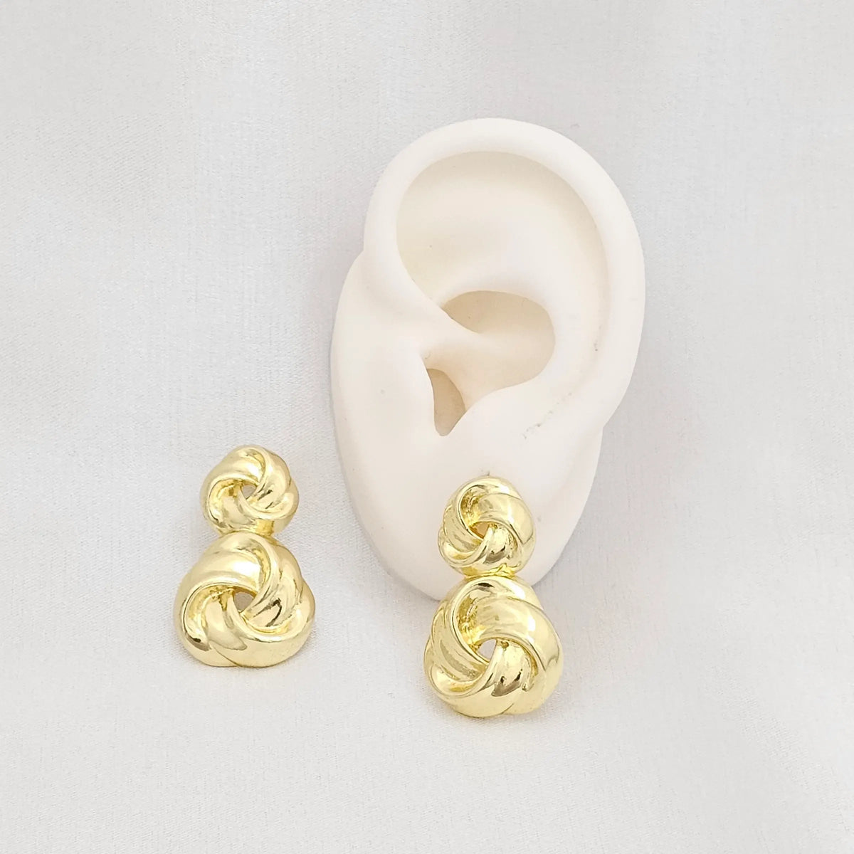 Topo Doble Nudos Dorado Rf K6836