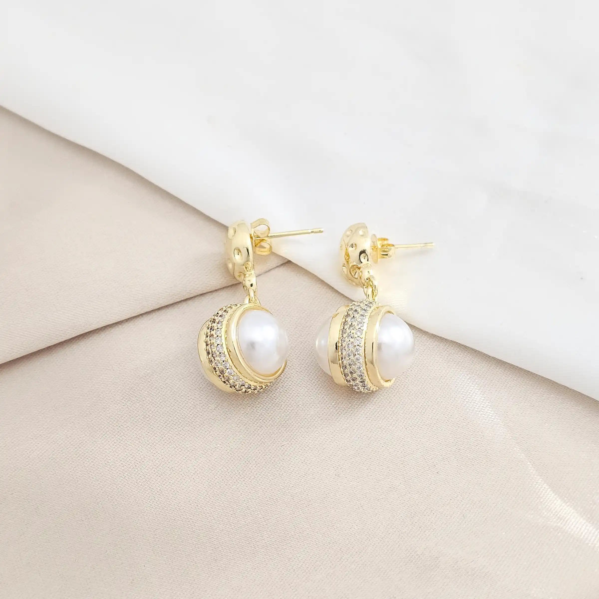 Topo Elegante  Doble Perla Y Circones Dorado Rf K8211