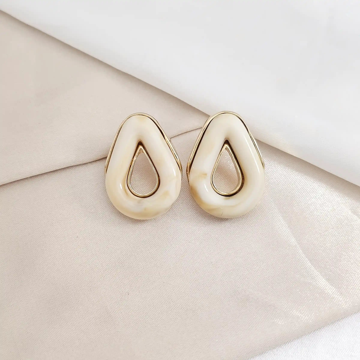 Topo Gota Nacar Blanco Dorado Rf K8236