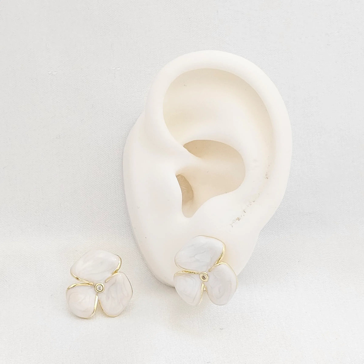 Topo Tres Petalos Dorado Nacar Blanco Rf K7153