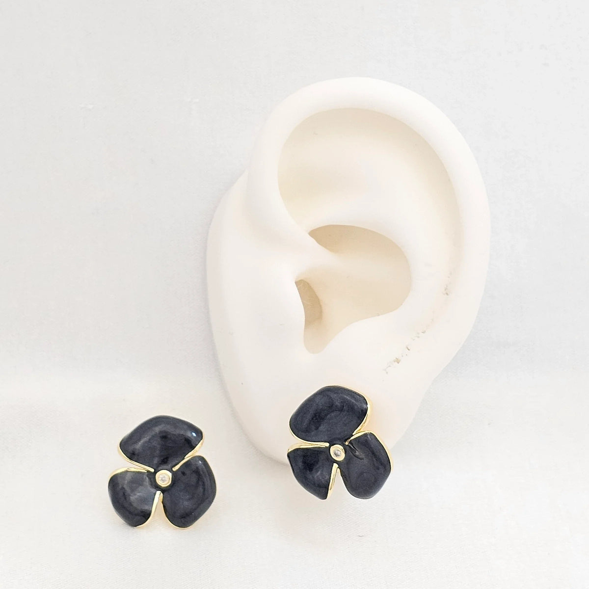 Topo Tres Petalos Dorado Nacar Negro Rf K7155