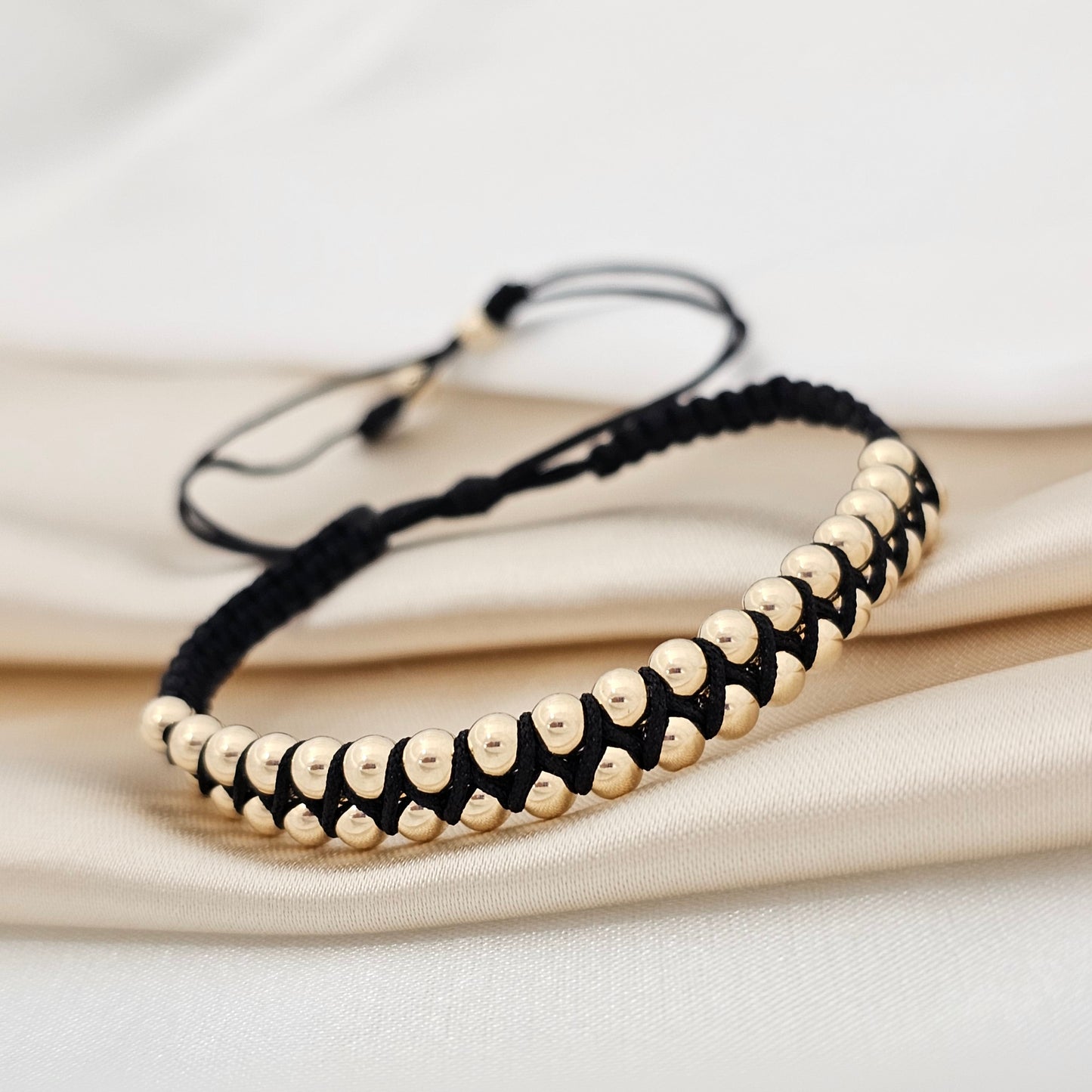 PULSERA GOLD MACRAME  # 4 MULTIBALIN NEGRA